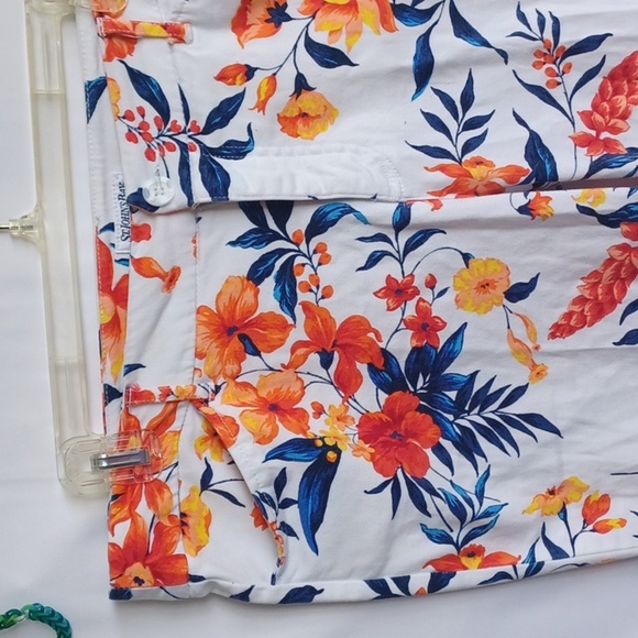 St John’s Bay Slimming Floral Summer Capri Pants  Sz 12 - Picture 2 of 6